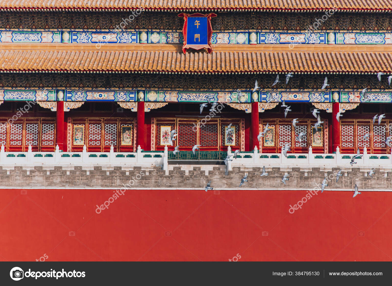 Pombos Praça Cidade Proibida Pequim China Pombos Voando Frente Muralha  fotos, imagens de © calvin99 #384795130